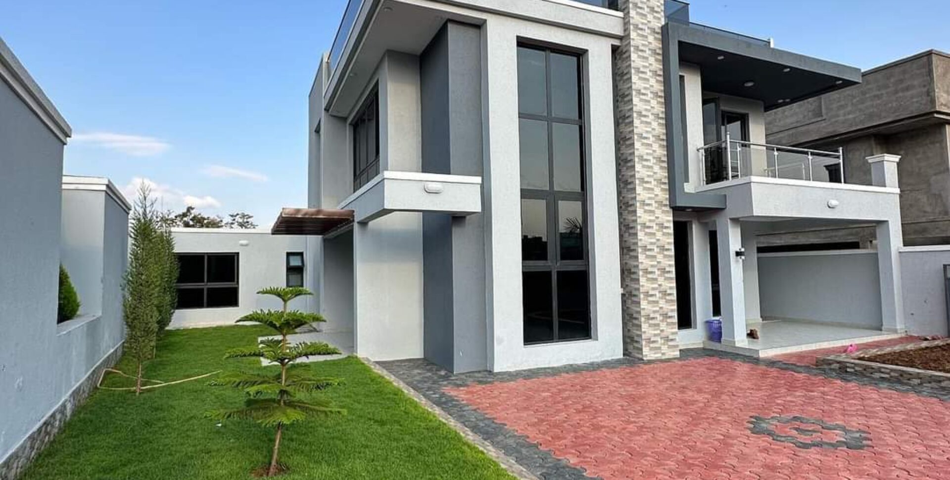 Executive Spacious and Modern 4-Bedroom House for Sale