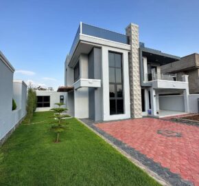 Executive Spacious and Modern 4-Bedroom House for Sale