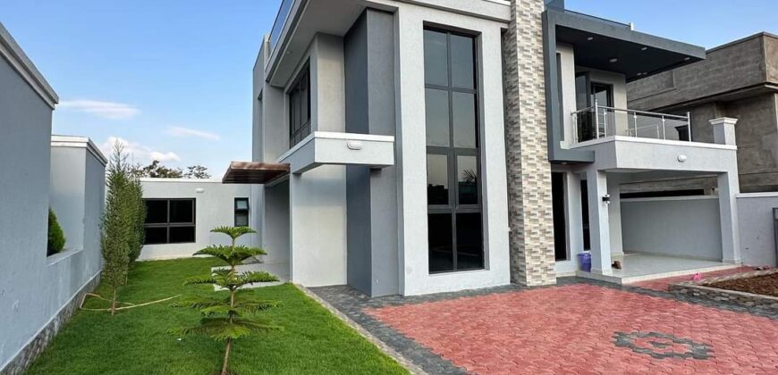 Executive Spacious and Modern 4-Bedroom House for Sale