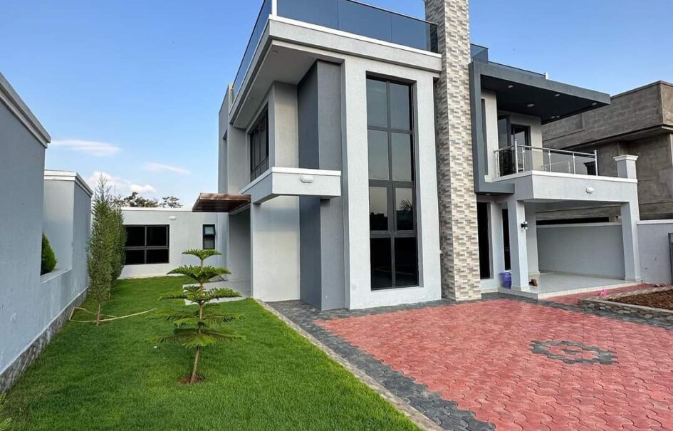 Executive Spacious and Modern 4-Bedroom House for Sale