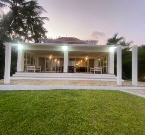 Luxurious 5-Bedroom Beachfront Villa in Malindi