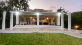 Luxurious 5-Bedroom Beachfront Villa in Malindi