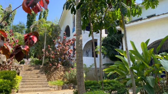 Spacious 4 Tiered 3 bedroom Spanish House