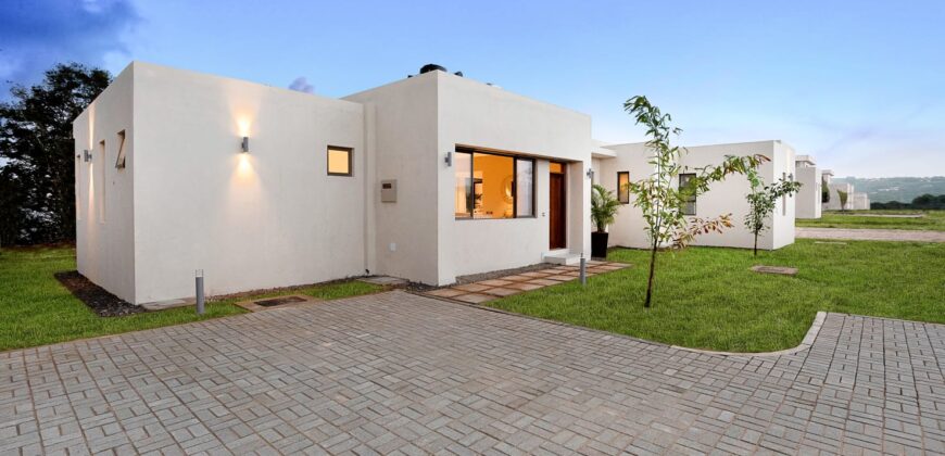 Luxury 3 bedroom Bungalows with Excelllent finishes near the beach