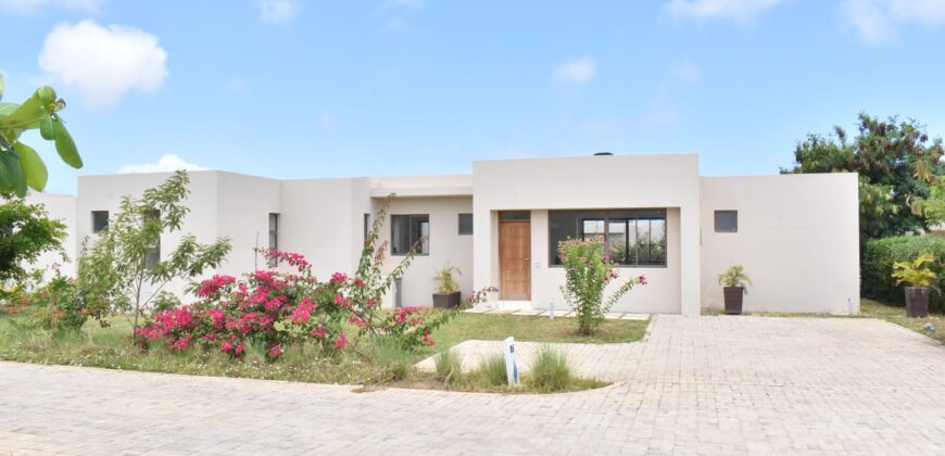 Luxury 3 bedroom Bungalows with Excelllent finishes near the beach