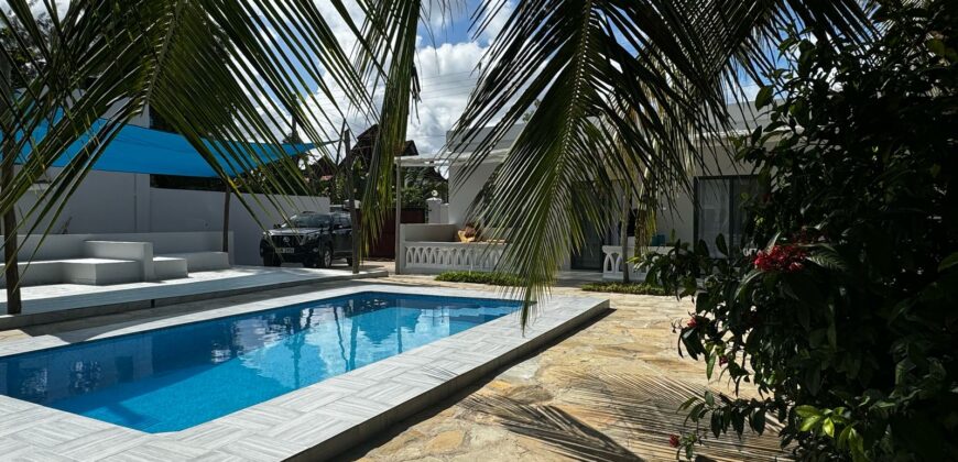 Luxury 3rd row Diani Beach House With Swimming Pool