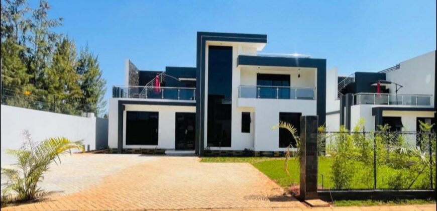 Luxury 5 bedroom Mansion With Excellent Finishes