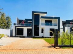 Luxury 5 bedroom Mansion With Excellent Finishes