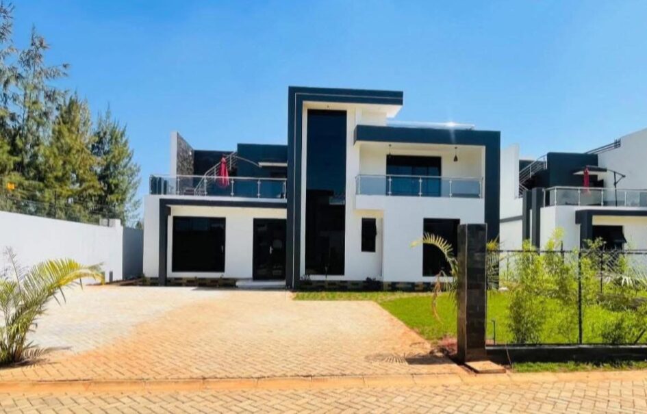 Luxury 5 bedroom Mansion With Excellent Finishes