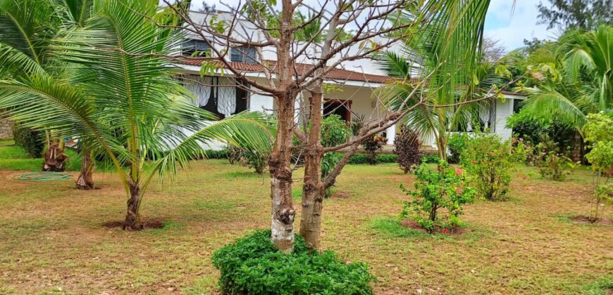 Magnificent 6 bedroom House Near The Ocean