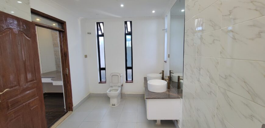 Elegant 4 bedroom All On suite House With Excellent Finishes
