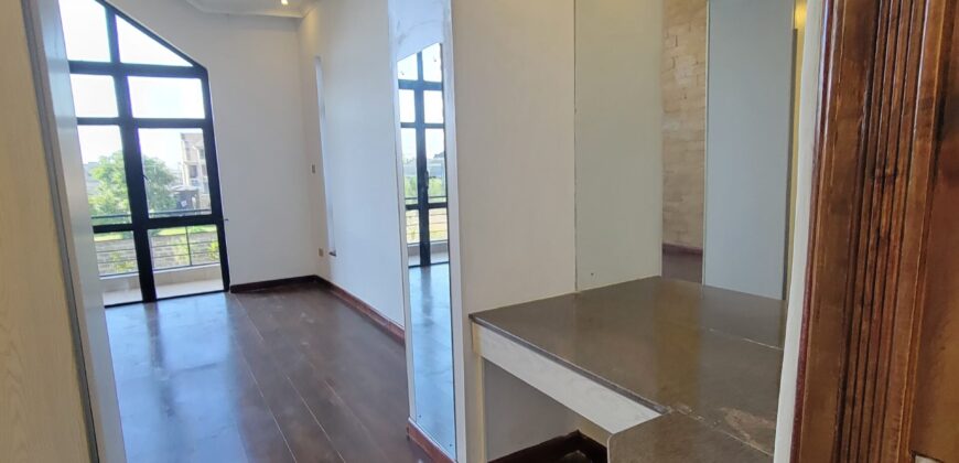 Elegant 4 bedroom All On suite House With Excellent Finishes