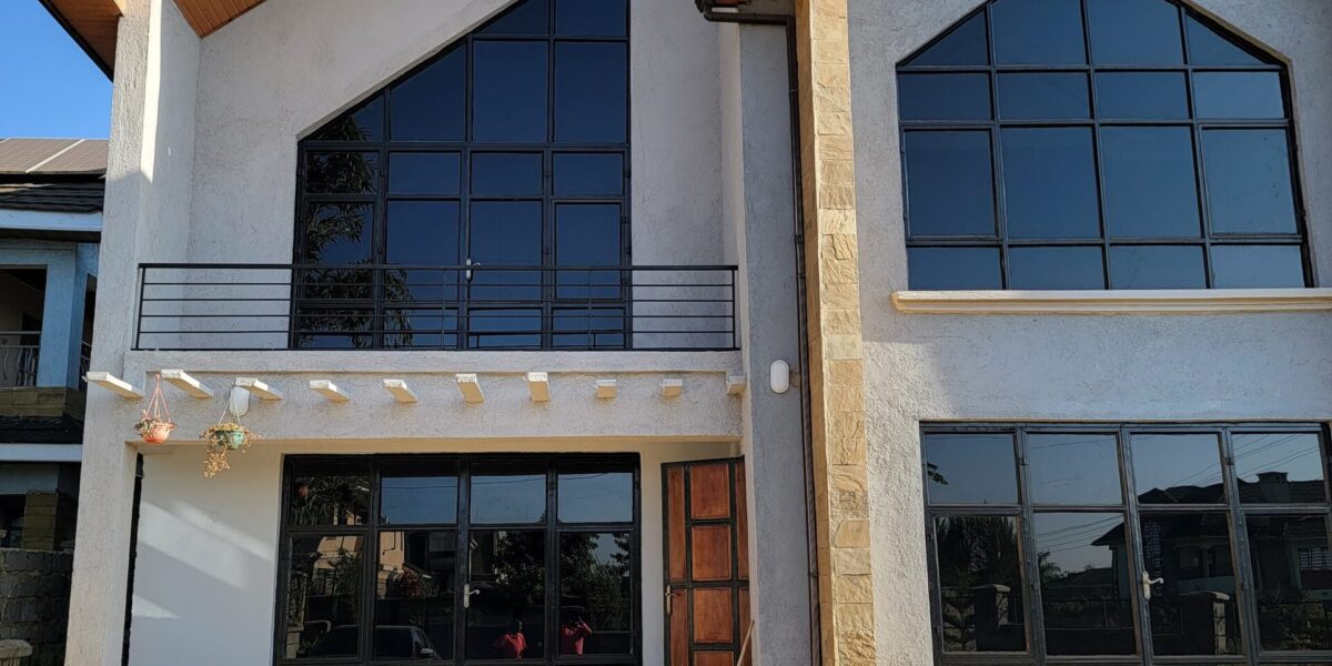 Elegant 4 bedroom All On suite House With Excellent Finishes