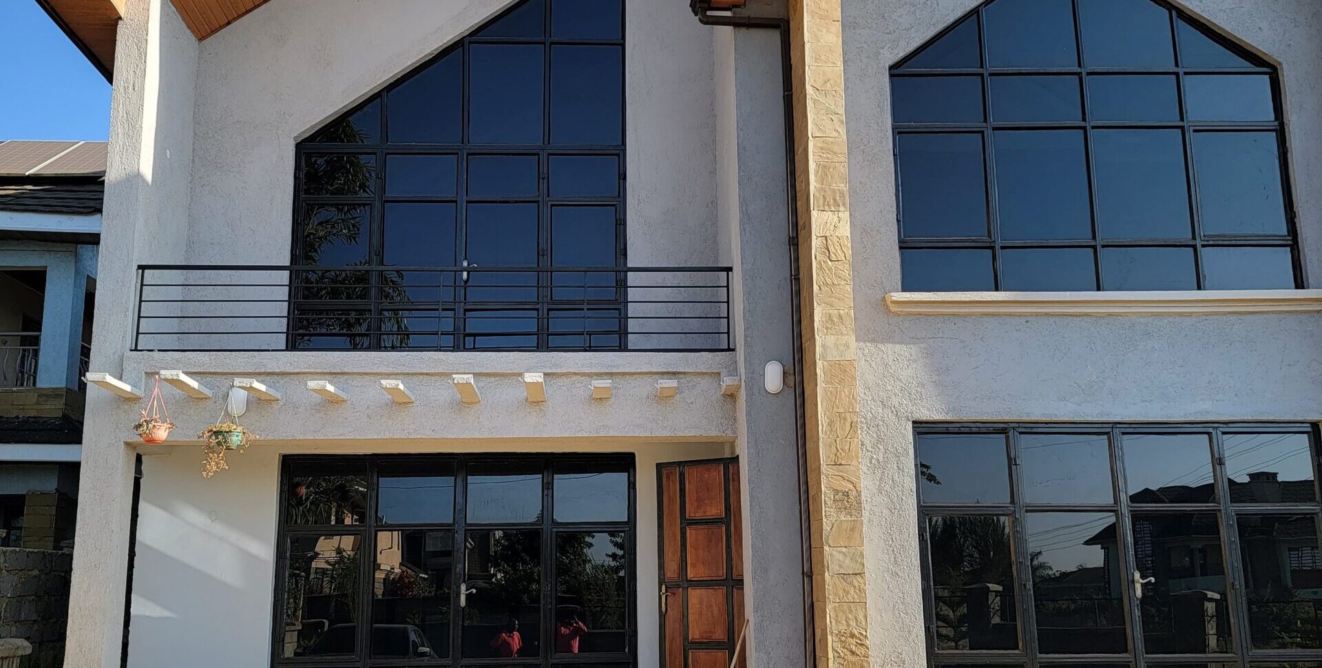Elegant 4 bedroom All On suite House With Excellent Finishes