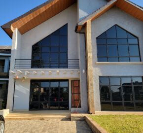 Elegant 4 bedroom All On suite House With Excellent Finishes