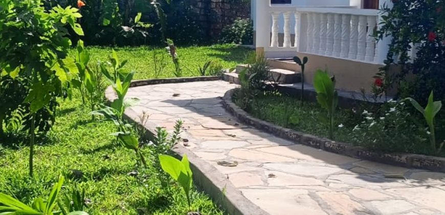 3 bedroom House With Swimming Pool