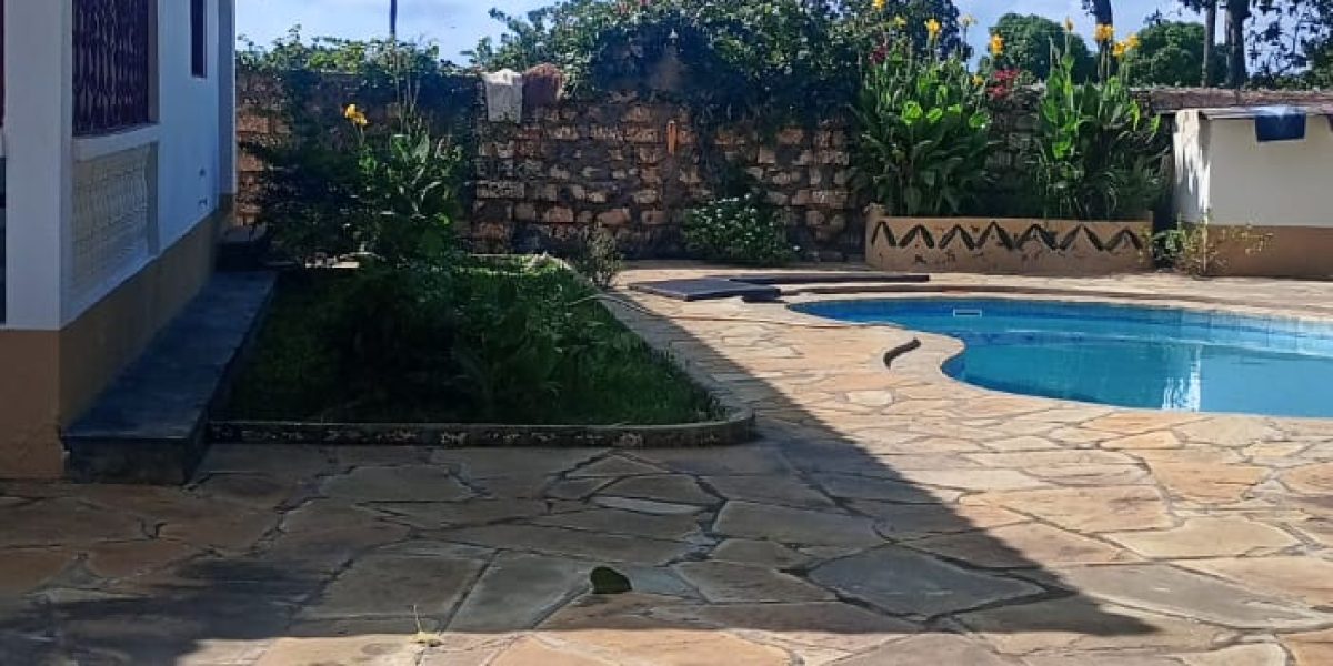 3 bedroom House With Swimming Pool