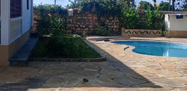 3 bedroom House With Swimming Pool