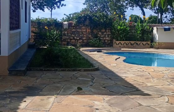 3 bedroom House With Swimming Pool