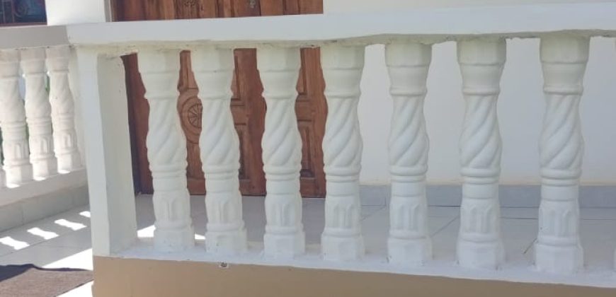 3 bedroom House With Swimming Pool