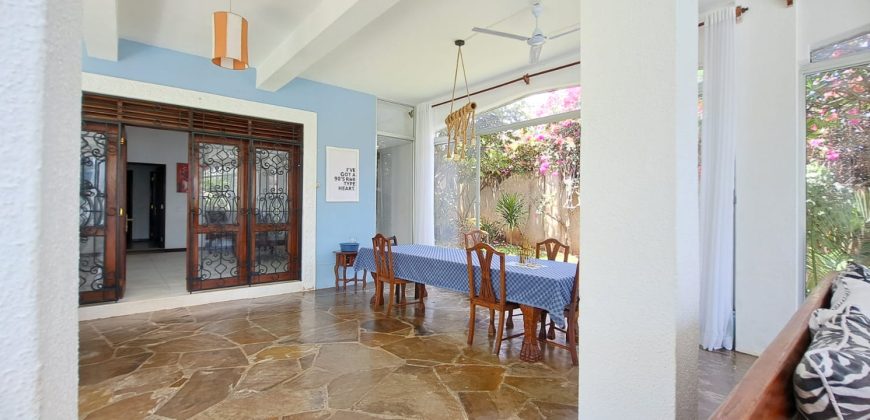 Exquisite 4 bedroom All Ensuite House with a Swimming Pool
