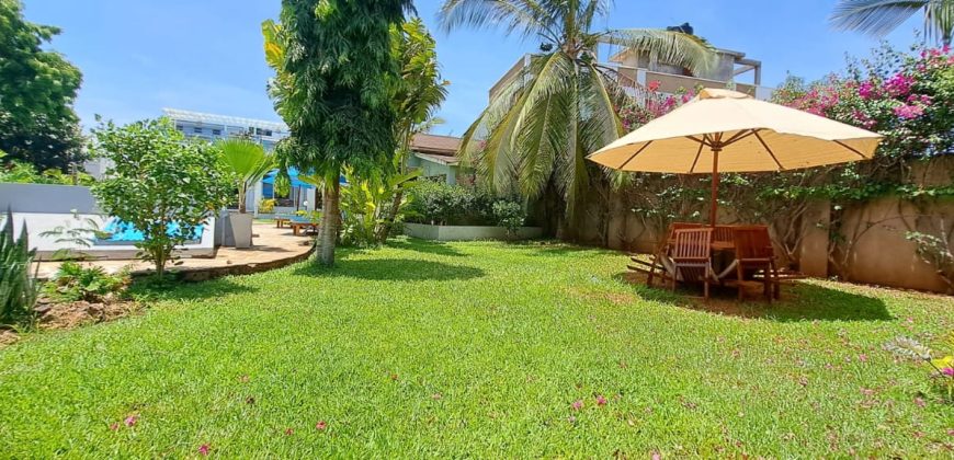 Exquisite 4 bedroom All Ensuite House with a Swimming Pool
