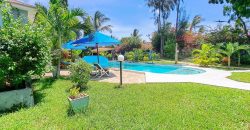 Exquisite 4 bedroom All Ensuite House with a Swimming Pool