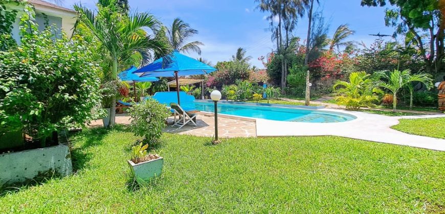 Exquisite 4 bedroom All Ensuite House with a Swimming Pool