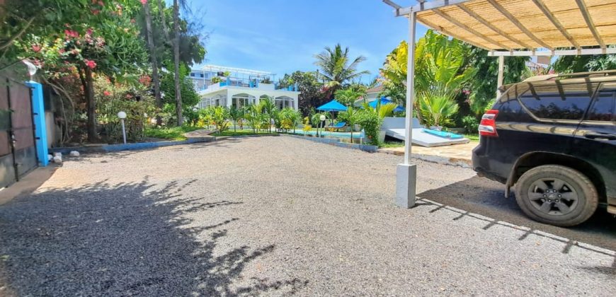 Exquisite 4 bedroom All Ensuite House with a Swimming Pool