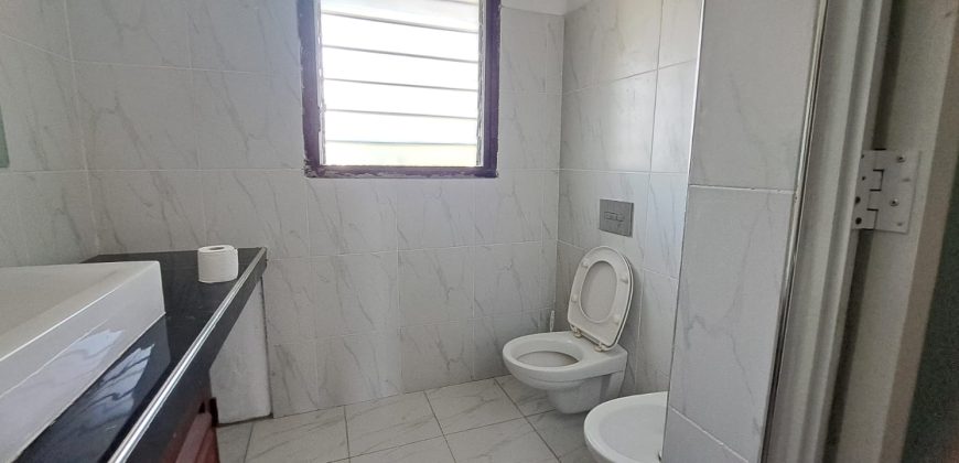 Exquisite 4 bedroom All Ensuite House with a Swimming Pool
