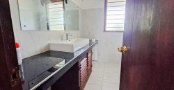 Exquisite 4 bedroom All Ensuite House with a Swimming Pool