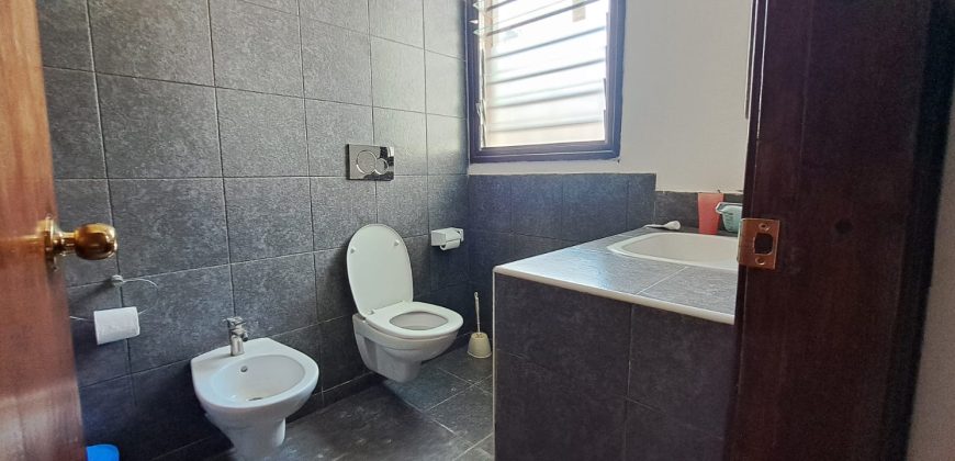 Exquisite 4 bedroom All Ensuite House with a Swimming Pool