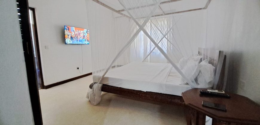 Exquisite 4 bedroom All Ensuite House with a Swimming Pool
