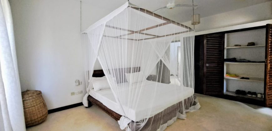 Exquisite 4 bedroom All Ensuite House with a Swimming Pool