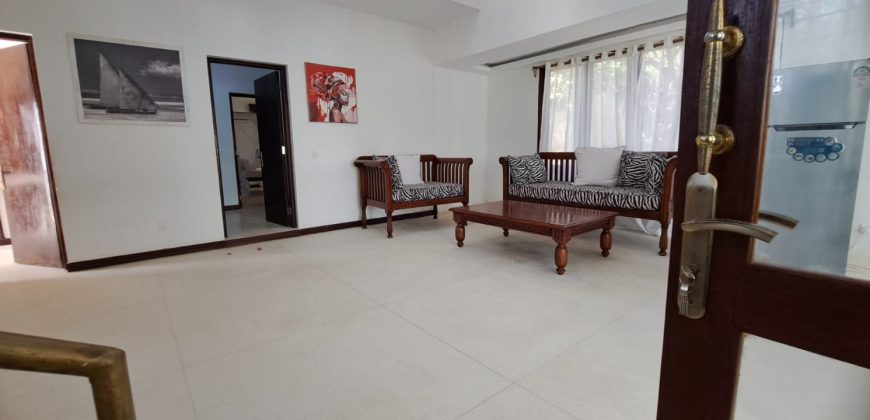Exquisite 4 bedroom All Ensuite House with a Swimming Pool