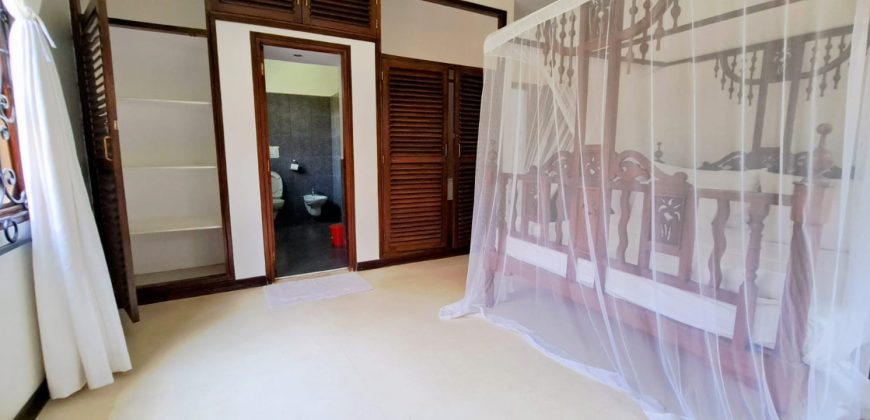 Exquisite 4 bedroom All Ensuite House with a Swimming Pool