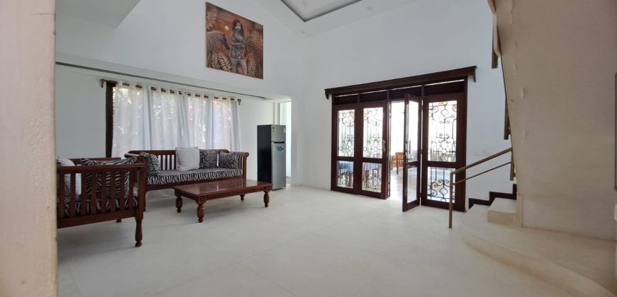 Exquisite 4 bedroom All Ensuite House with a Swimming Pool