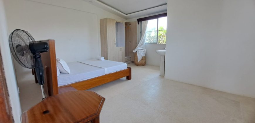 Exquisite 4 bedroom All Ensuite House with a Swimming Pool