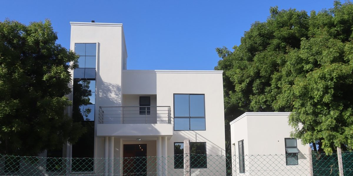 Modern Beautiful 4 bedroom Homes Near The Sea