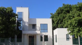 Modern Beautiful 4 bedroom Homes Near The Sea