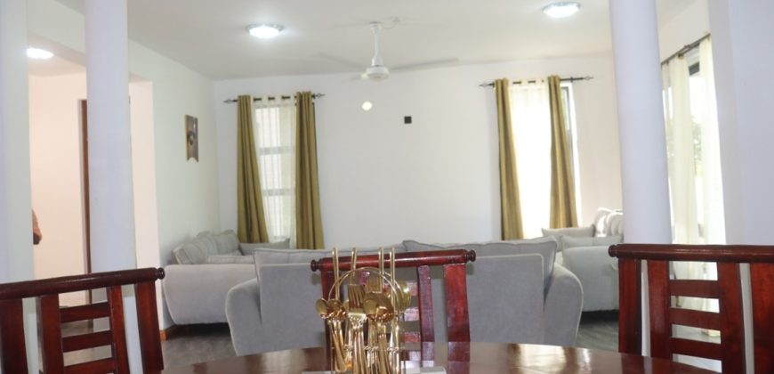 Modern Beautiful 4 bedroom Homes Near The Sea