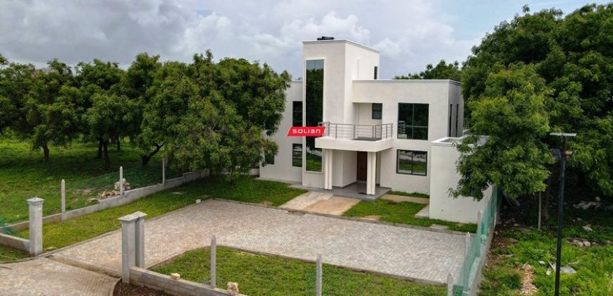 Modern Beautiful 4 bedroom Homes Near The Sea