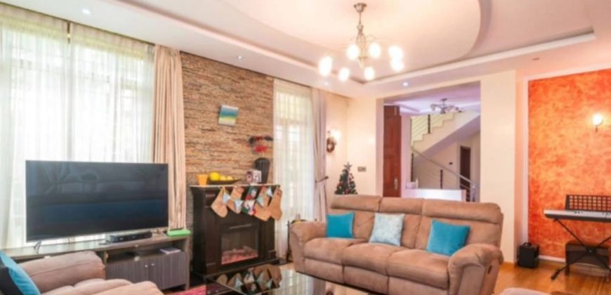 5 Bedroom Plus Dsq Townhouse
