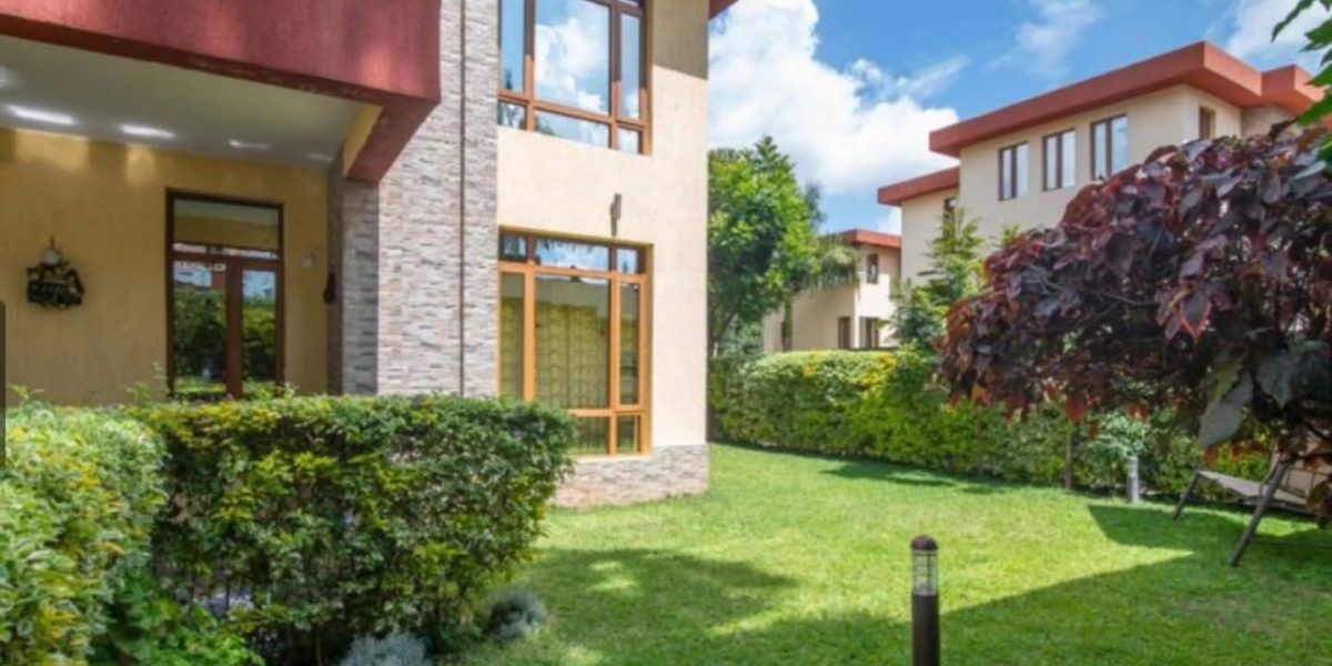 5 Bedroom Plus Dsq Townhouse
