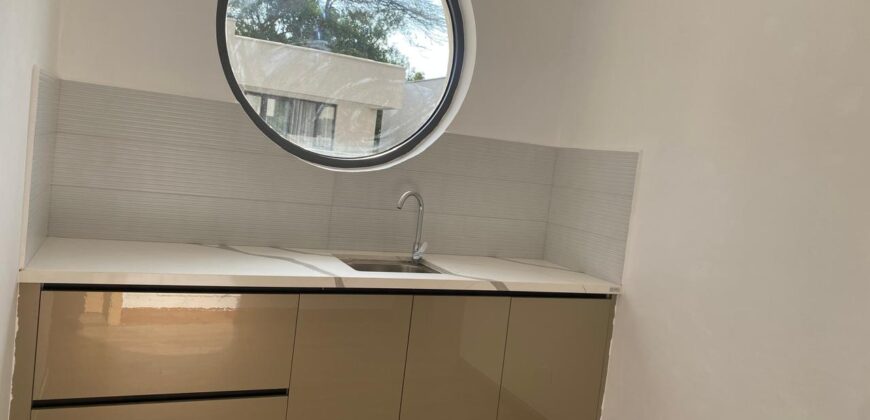 Luxurious Modern 6 Bedroom All En-suite Villas