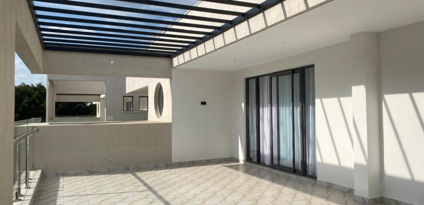 Luxurious Modern 6 Bedroom All En-suite Villas