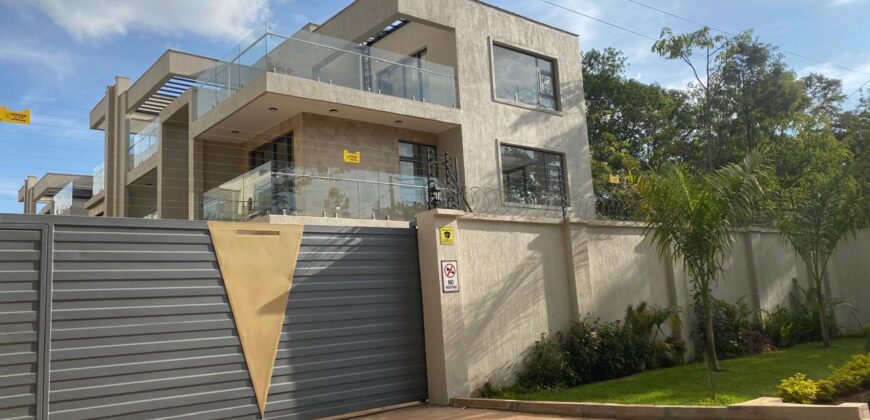 Luxurious Modern 6 Bedroom All En-suite Villas