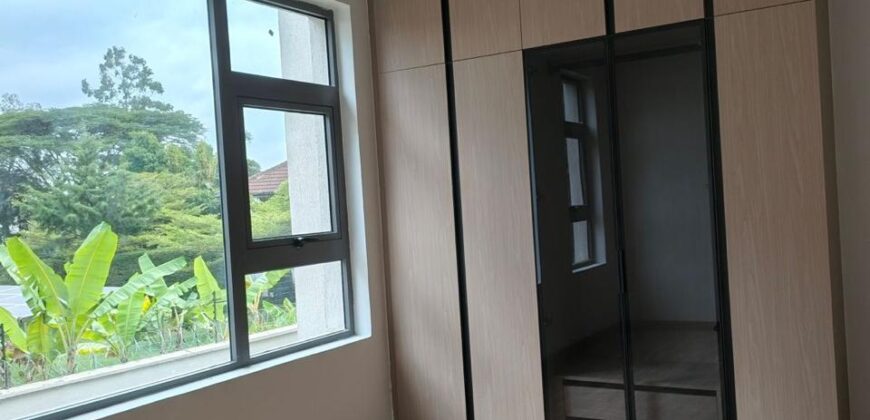 Luxurious Modern 6 Bedroom All En-suite Villas