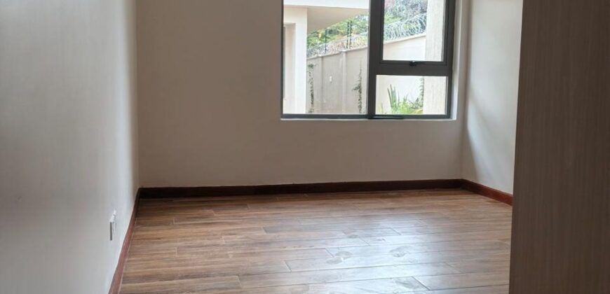 Luxurious Modern 6 Bedroom All En-suite Villas