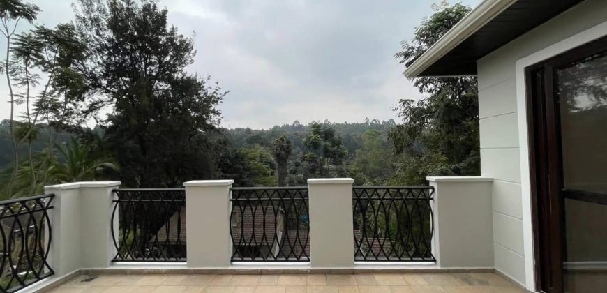 Timeless Elegant 4 Bedroom Town House